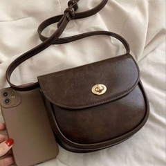 レディースバッグ Pu素材 ロック式フラップ付き 黒 軽量 カジュアルシーンの画像