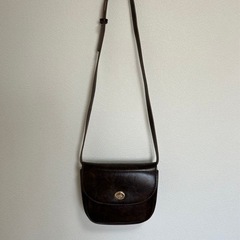 レディースバッグ Pu素材 ロック式フラップ付き 黒 軽量 カジュアルシーンの画像