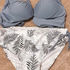 ビキニ フリル＆リーフ柄 ホルターネック 水着セットの画像