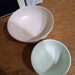 ⚠️0円出品⚠️キッズ食器2つ(恐竜)の画像