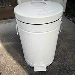 ゴミ箱の画像