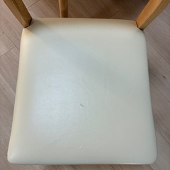 ダイニングテーブルの画像