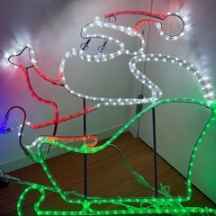 クリスマス　イルミネーション　サンタとトナカイ　の画像