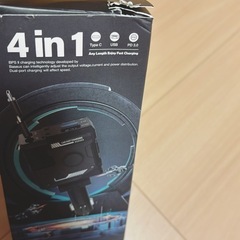 【新品未使用】120W 4in 1伸縮式車載充電器、多目的Type C&iOS 高速充電車載充電器、iPhone ＆ Android対応の画像