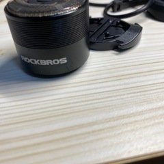 完全な付属品を備えた自転車のテールライト。の画像