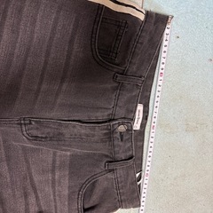 中古　白のライン入りデニムジーンズの画像