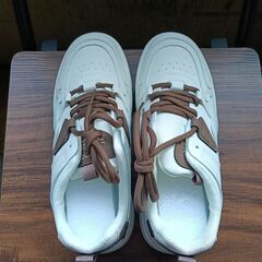 新品 25cm レディース スニーカー ホワイト シューズ 靴 カジュアル 識別番号:(935-Z)の画像