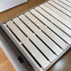 シングルサイズのベッドフレームです。2個あります。自宅まで取りに来ていただける方に差し上げます。の画像