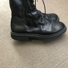 ロングブーツ 膝の画像