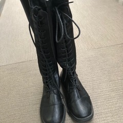 ロングブーツ 膝の画像