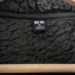 UNIQLO フリースベストオリーブグリーン　　の画像