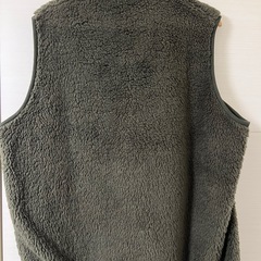 UNIQLO フリースベストオリーブグリーン　　の画像
