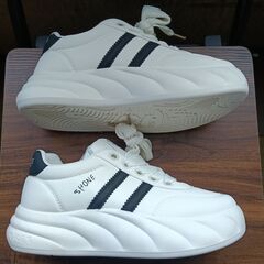 新品 24cm レディース スニーカー ホワイト シューズ 靴 カジュアル 識別番号:(932-Z)の画像