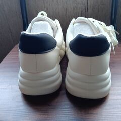 新品 22.5cm レディース スニーカー ホワイト シューズ 靴 カジュアル 識別番号:(931-Z)の画像