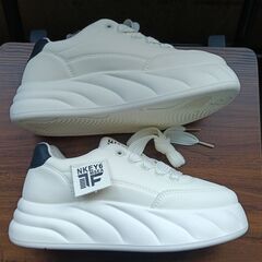 新品 22.5cm レディース スニーカー ホワイト シューズ 靴 カジュアル 識別番号:(931-Z)の画像