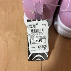 女の子　スニーカーの画像