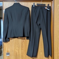 美品‼️黒のパンツスーツの画像