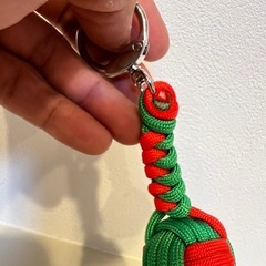 パラコードキーホルダー　モンキーフィストノット　新品　クリスマスの画像