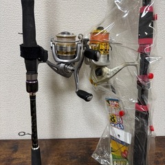 釣竿×2  ルアー×5　その他備品の画像