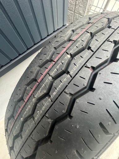 ハイエースダークプライムs 新車外しタイヤ　4本セット　