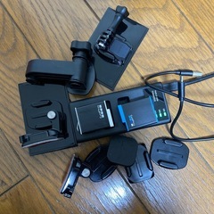 Gopro 10 バッテリー　2個　とアクセサリーの画像