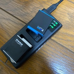 Gopro 10 バッテリー　2個　とアクセサリーの画像