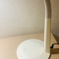 卓上ライトの画像