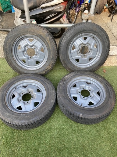 ジムニー　スタッドレスタイヤ4本セット　純正ホイールリペイント