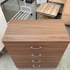 【kj196】美品　コンパクトローチェスト クローゼットチェスト 収納タンス 箪笥 4段4抽斗 整理ダンス ウォールナット調　検)一人暮らし　ファミリー　冷蔵庫　洗濯機　オフィス　事務　テーブル　ラック　収納　家具　ソファ　キッチンの画像