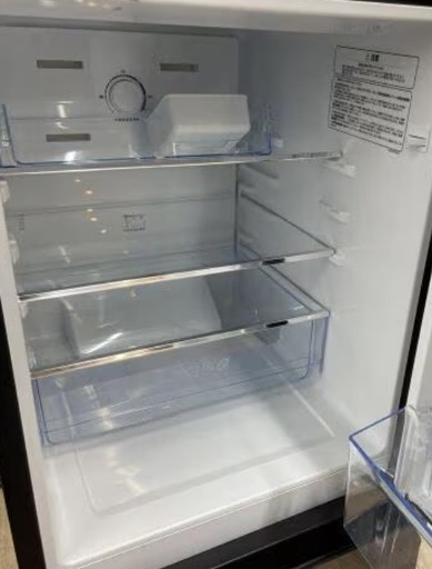 冷蔵庫【配達無料お届け設置出来ます?都内近郊?】Hisense製✨2023年新品購入品✨ラグジュアリー材質の扉✨除菌クリーニング済✨超