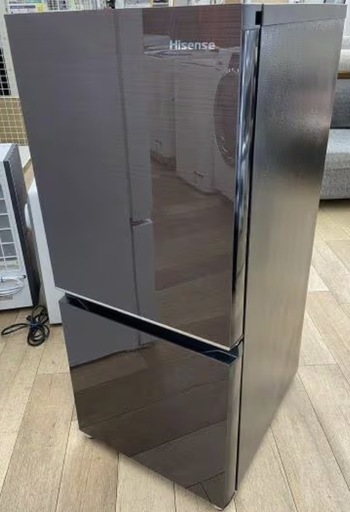 冷蔵庫【配達無料お届け設置出来ます?都内近郊?】Hisense製✨2023年新品購入品✨ラグジュアリー材質の扉✨除菌クリーニング済✨超
