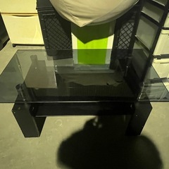 美品！おしゃれなガラステーブルの画像