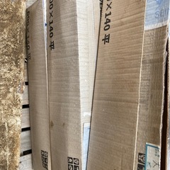 木目柄のタイル1ケース1000円の画像