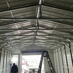 用途多数 電動シャッター付きガレージの画像