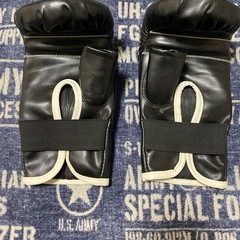 美品　サンドバッグ　グローブ、砂『重り』付き、おまけ付きの画像