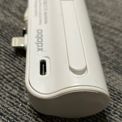 ジャンク 小型携帯バッテリー 白 訳ありの画像