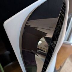 PS5 本体 CFI-1200A01 コントローラー2つの画像
