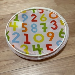 オモチャ収納ケースの画像