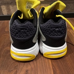 adidas イエローメッシュスニーカーの画像