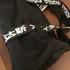adidasボストンバッグの画像