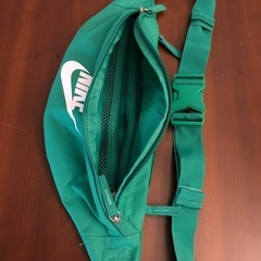 NIKEボディバッグの画像