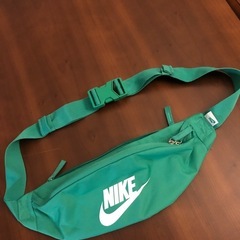 NIKEボディバッグの画像