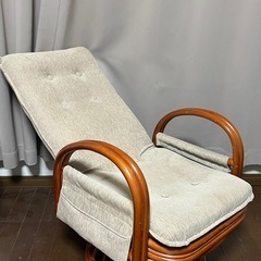 ハイバックのラタン（籐）製 回転座椅子の画像