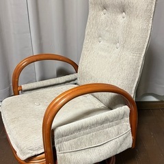 ハイバックのラタン（籐）製 回転座椅子の画像