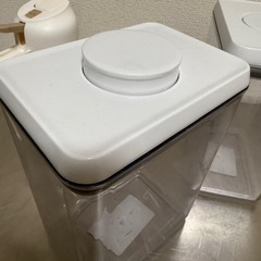 希少！真空食品保存容器 2個セット　ポップアップコンテナ　特大容量　1750mlの画像