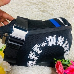 希少✨OFF-WHITE✨オフホワイト✨ボディバッグ✨ウェストバッグ✨肩がけ✨の画像