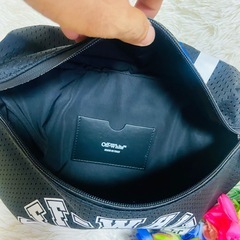 希少✨OFF-WHITE✨オフホワイト✨ボディバッグ✨ウェストバッグ✨肩がけ✨の画像