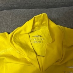 TIGORA 黄色　インナー　130 アンダーシャツの画像