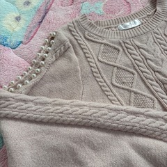 evelyn ピンクのニット　肩出ちゃいます！！の画像