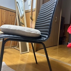 椅子‼️ 丸クッション付きの画像
